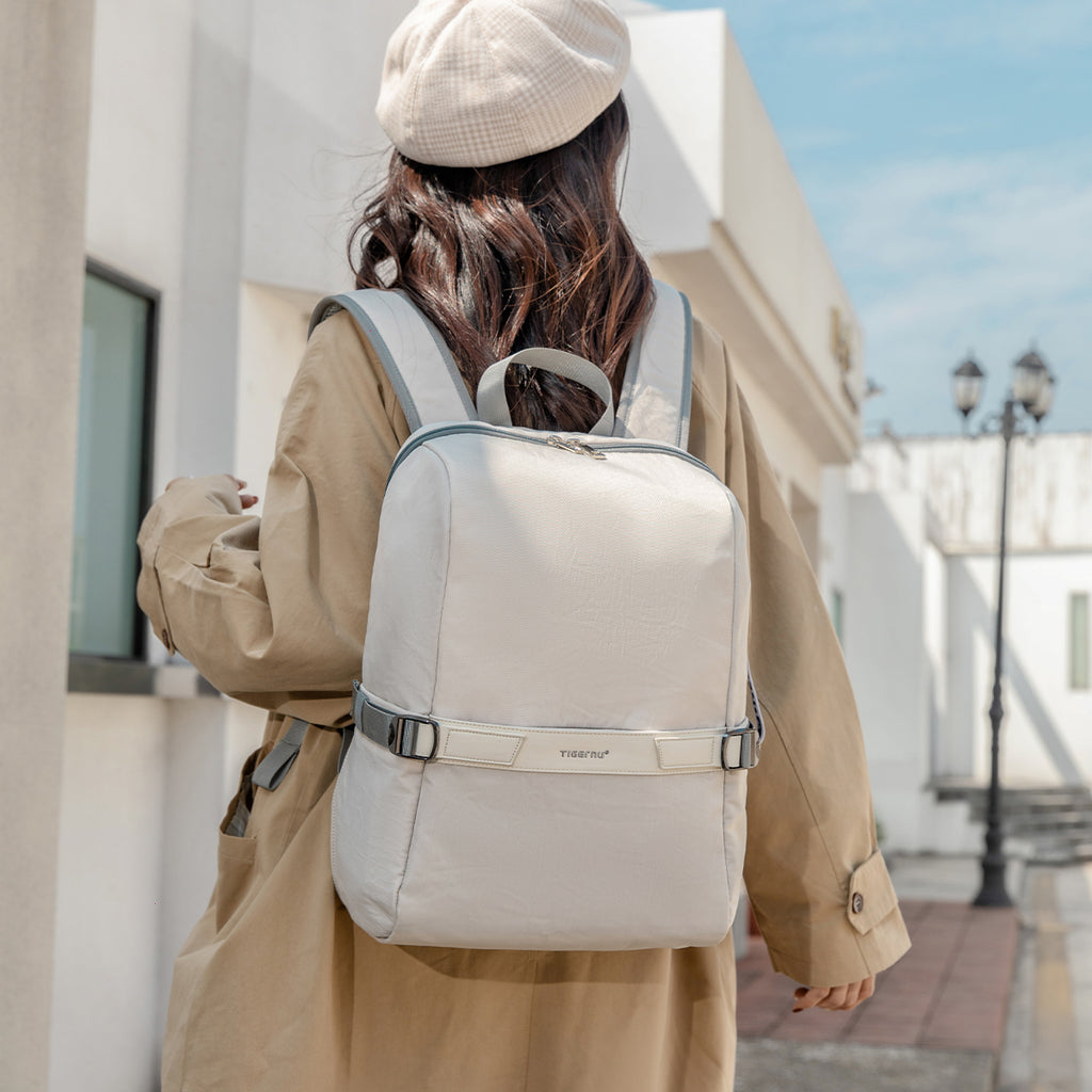 Snygg Ryggsäck Off-White – Elegant Datorryggsäck & Vardagsväska
